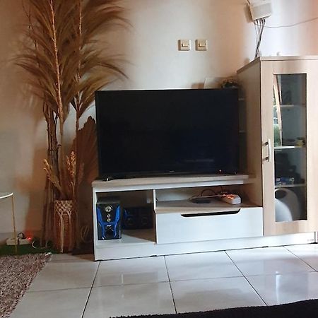 House In Bekasi Timur Villa Buitenkant foto
