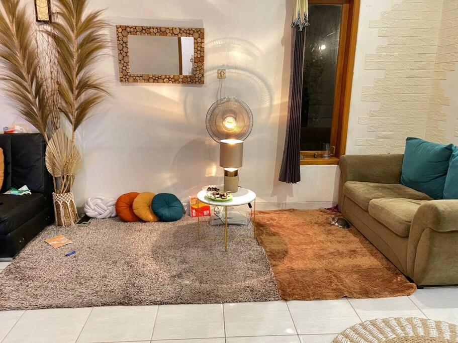 House In Bekasi Timur Villa Buitenkant foto