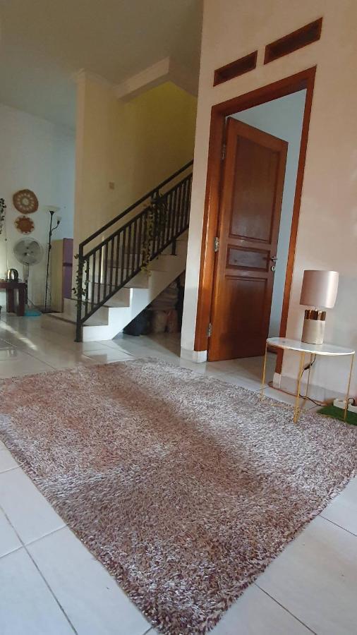 House In Bekasi Timur Villa Buitenkant foto