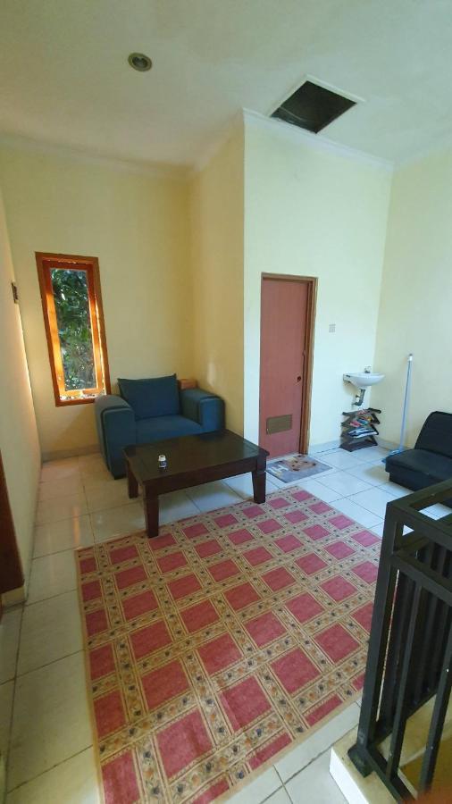 House In Bekasi Timur Villa Buitenkant foto