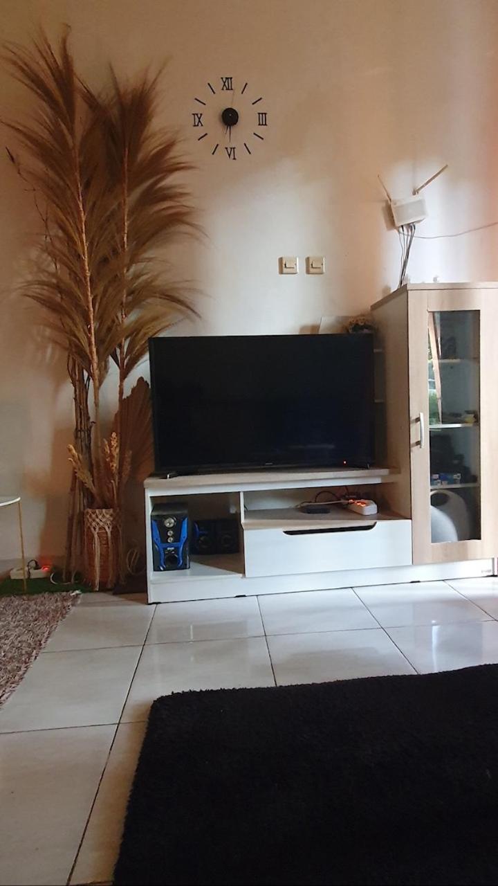 House In Bekasi Timur Villa Buitenkant foto